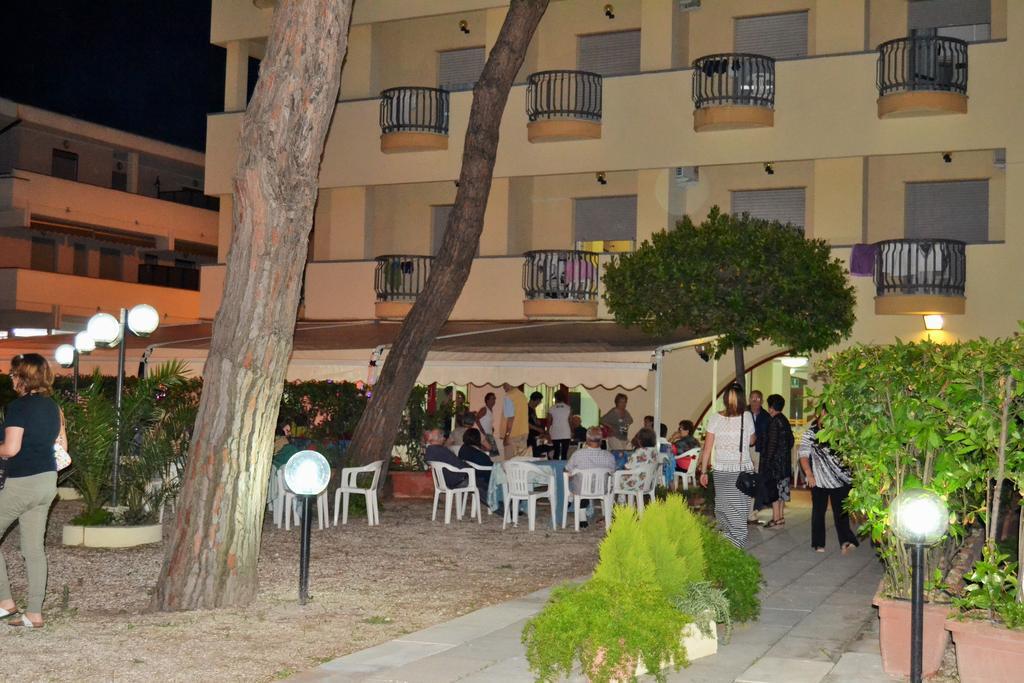 Tortoreto Hotel Quattropalme מראה חיצוני תמונה